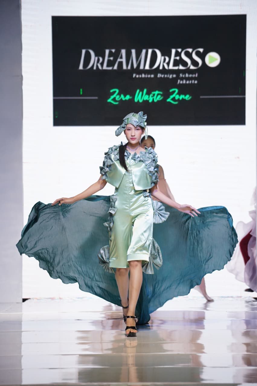 Runway look from the hartique collection