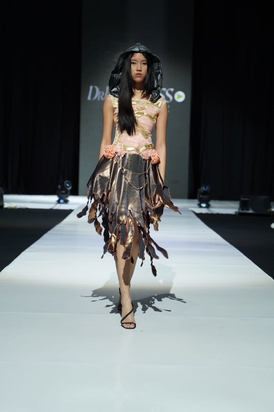 Runway look from the hartique collection