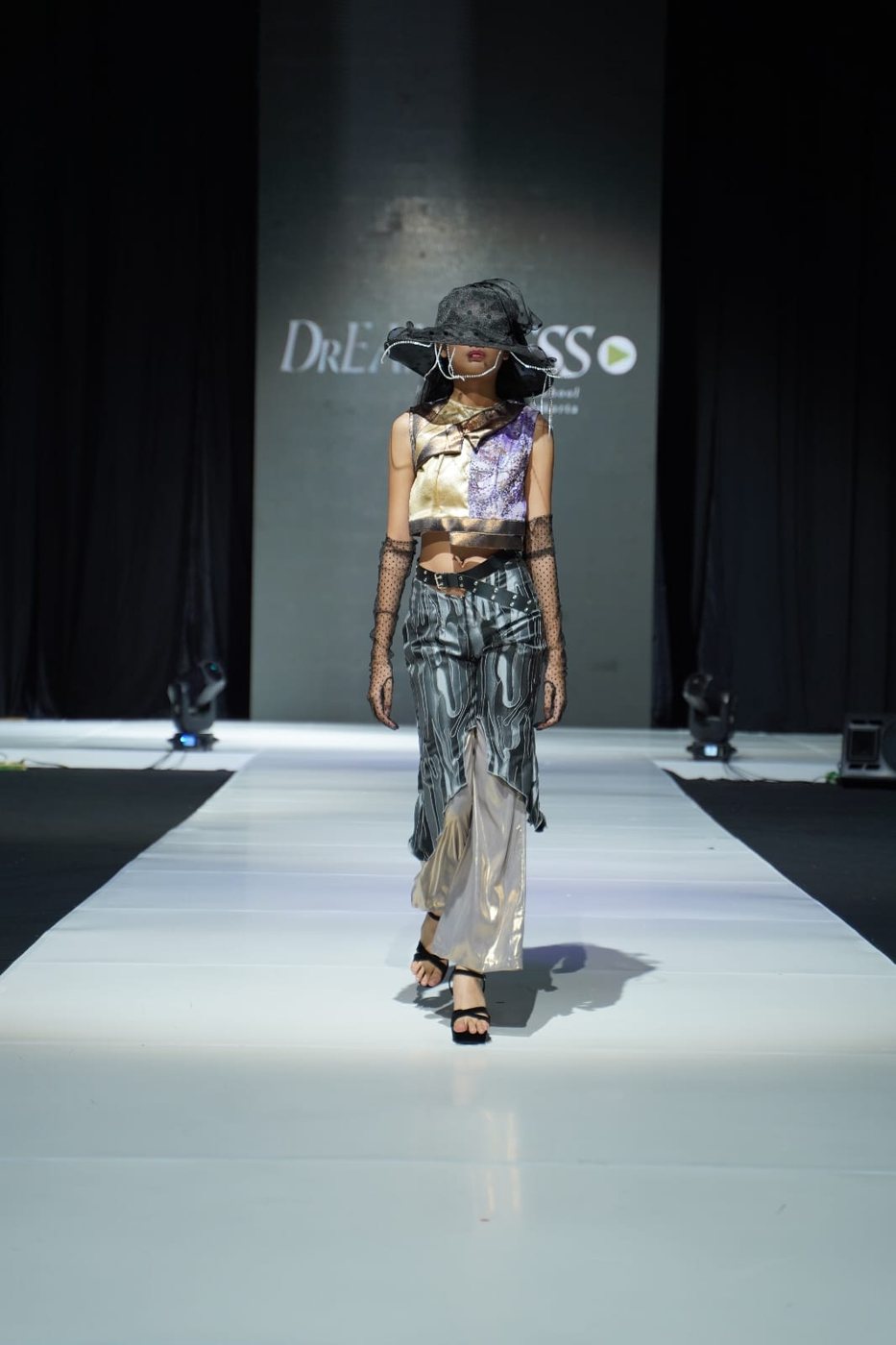 Runway look from the hartique collection